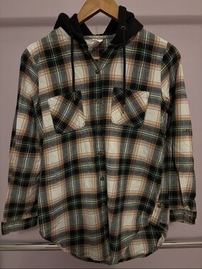 No Boundaries Girl’s Green, Tan, Black & White Plaid Hooded Button Down Shirt